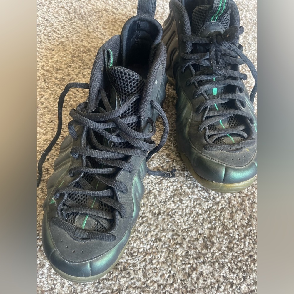 Men’s Nike Foamposite size 11 (green and black )